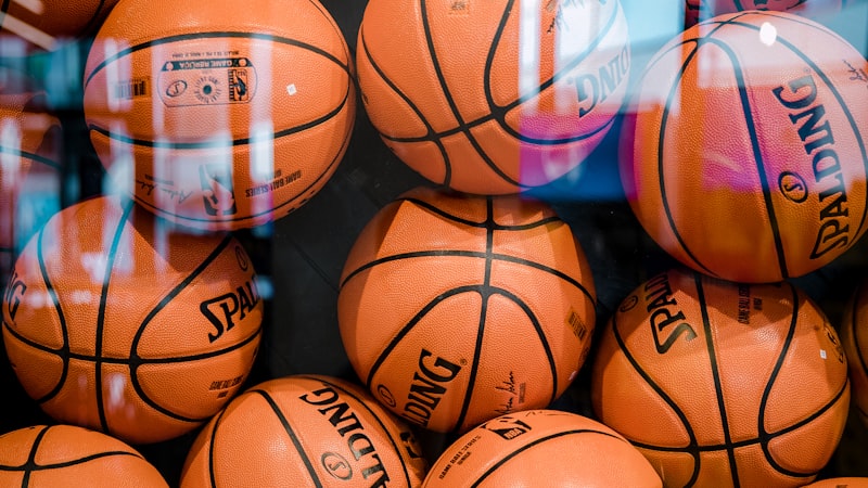 足球运动员庆祝进球瞬间 - 欧冠半决赛战术复盘视频集锦封面